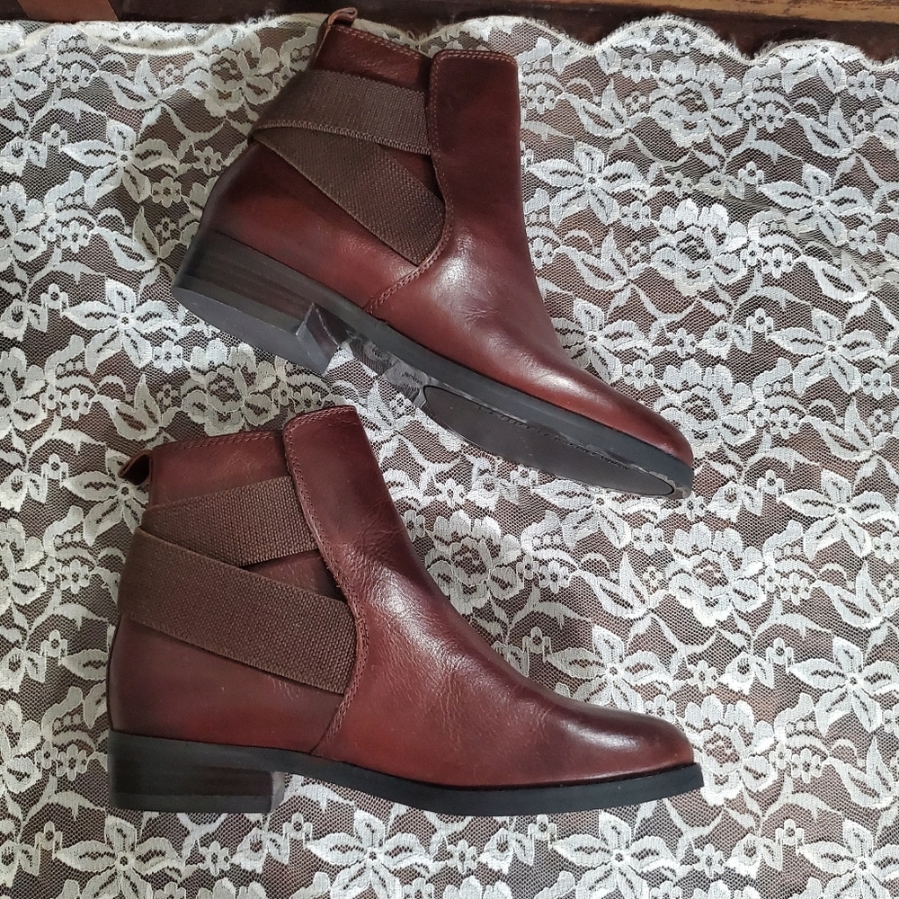 Lauren Ralph Lauren Kaliyah burgundy leather ankle boots size 6